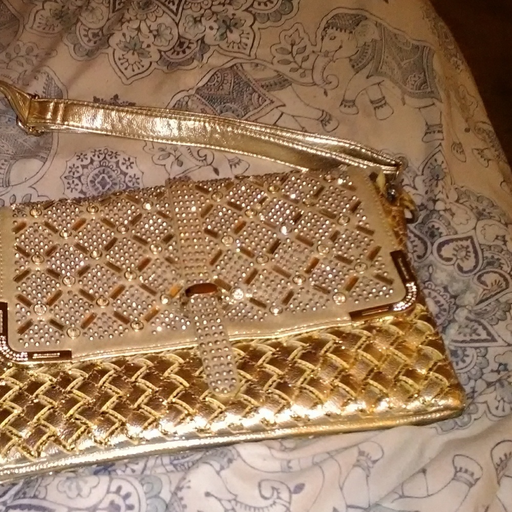 A BEEZ purse